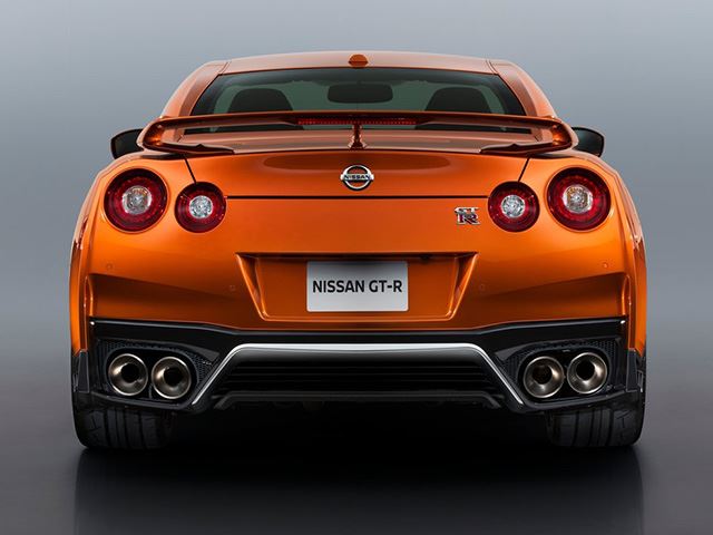 Nissan GT-R получил фэйслифтинг и увеличение мощности 